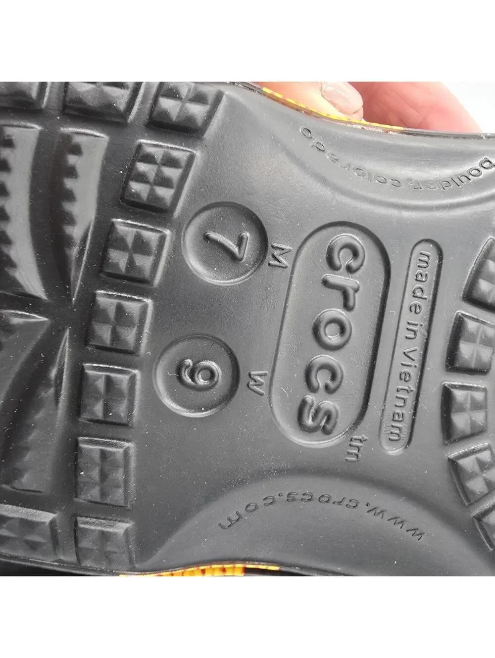 NEW Crocs Harry Potter Hufflepuff Classic Clogs  M/7 M/9